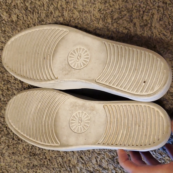 UGG Black Leather Slip on - Picture 3 of 3